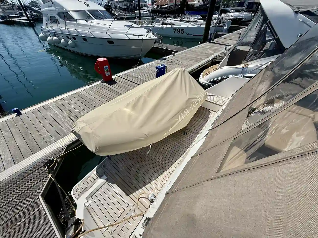2010 Sealine SC47 image 12