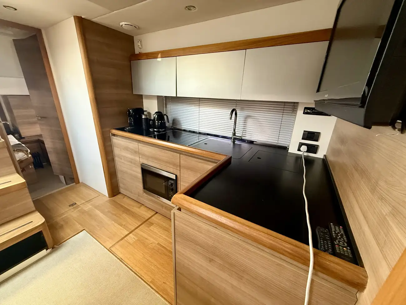 2010 Sealine SC47 image 5