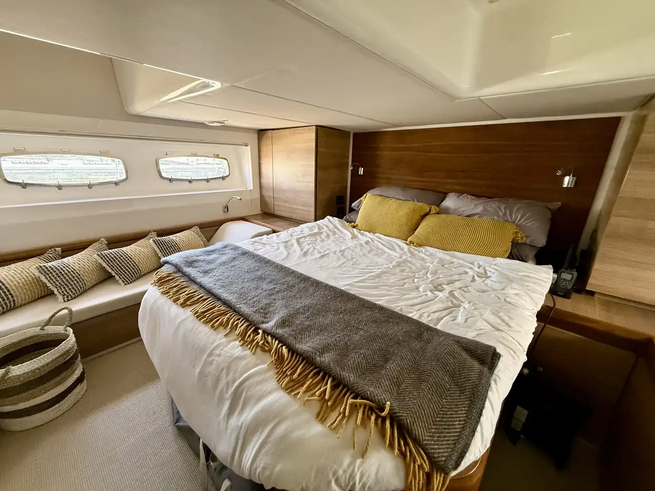 2010 Sealine SC47 image 6