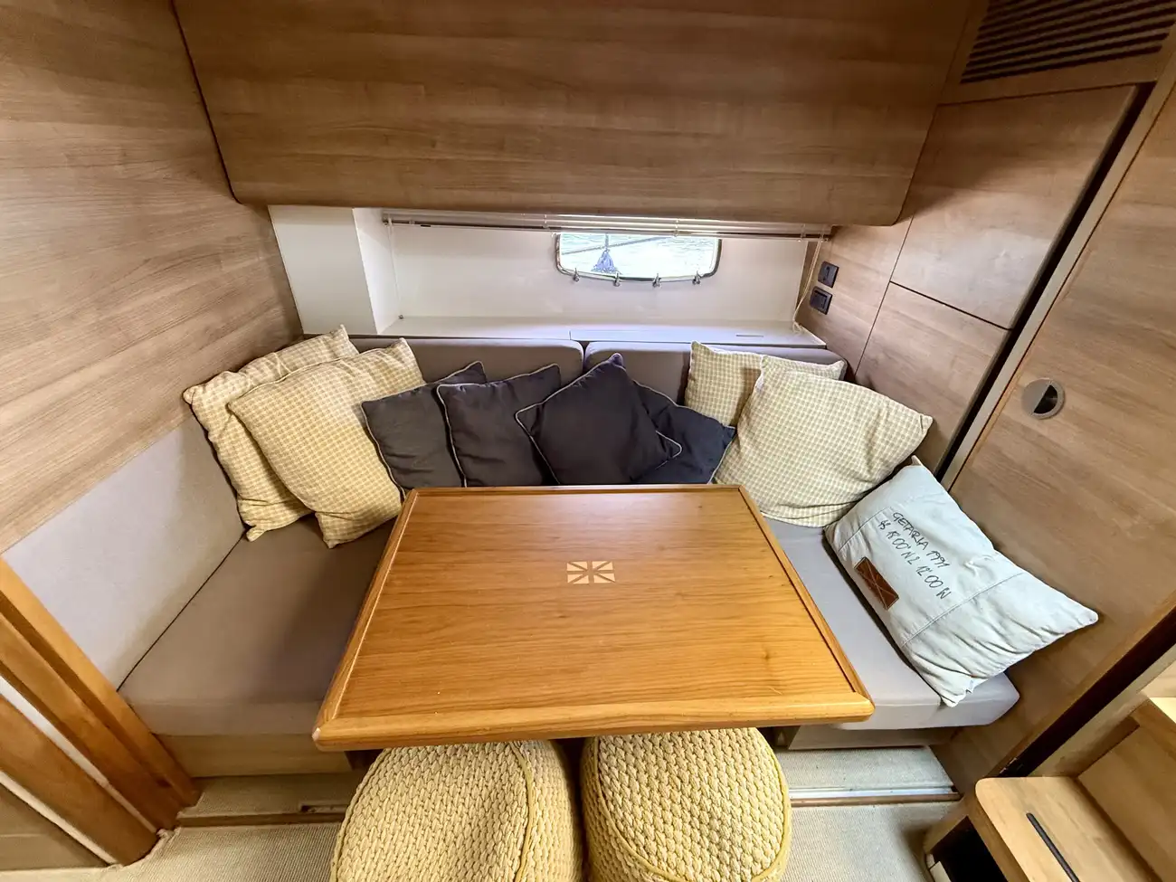 2010 Sealine SC47 image 4