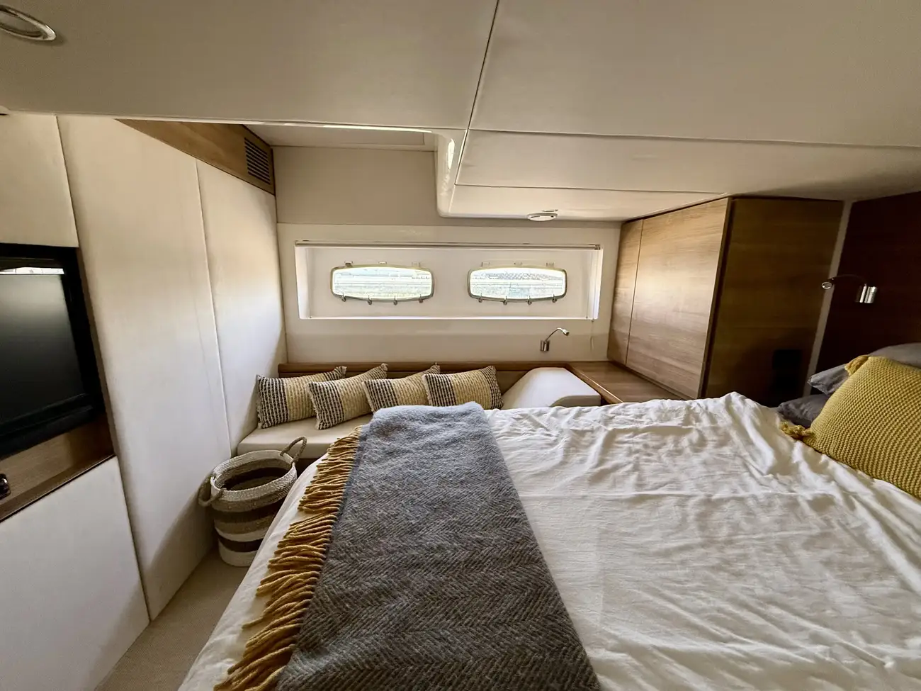 2010 Sealine SC47 image 7