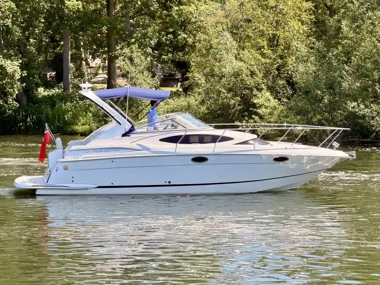 2005 Regal 	3060 Express Cruiser