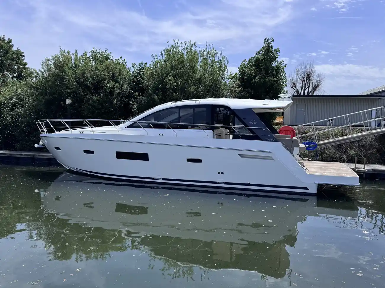 2015 Sealine S450 image 11