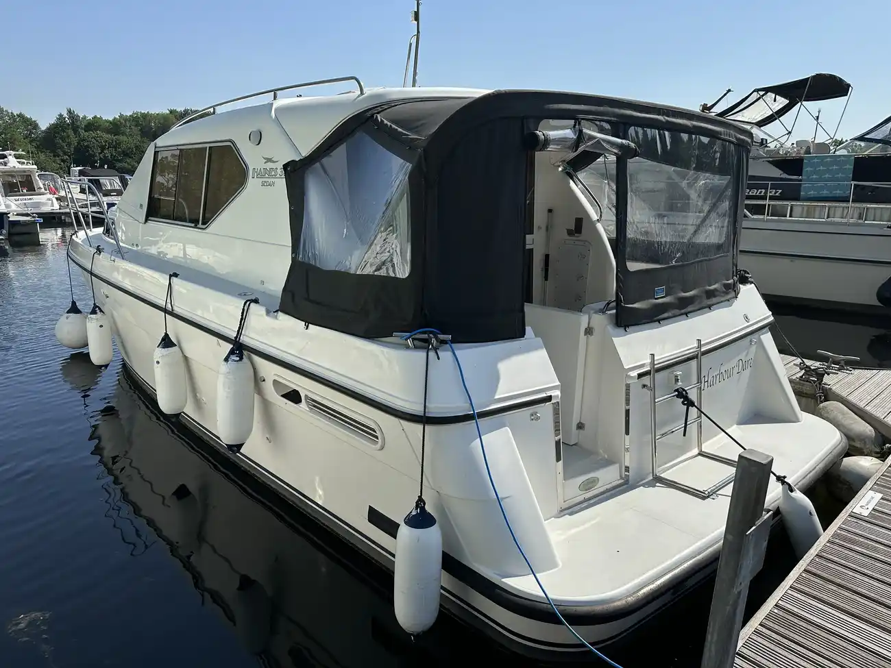 HAINES 31 SEDAN 2000
