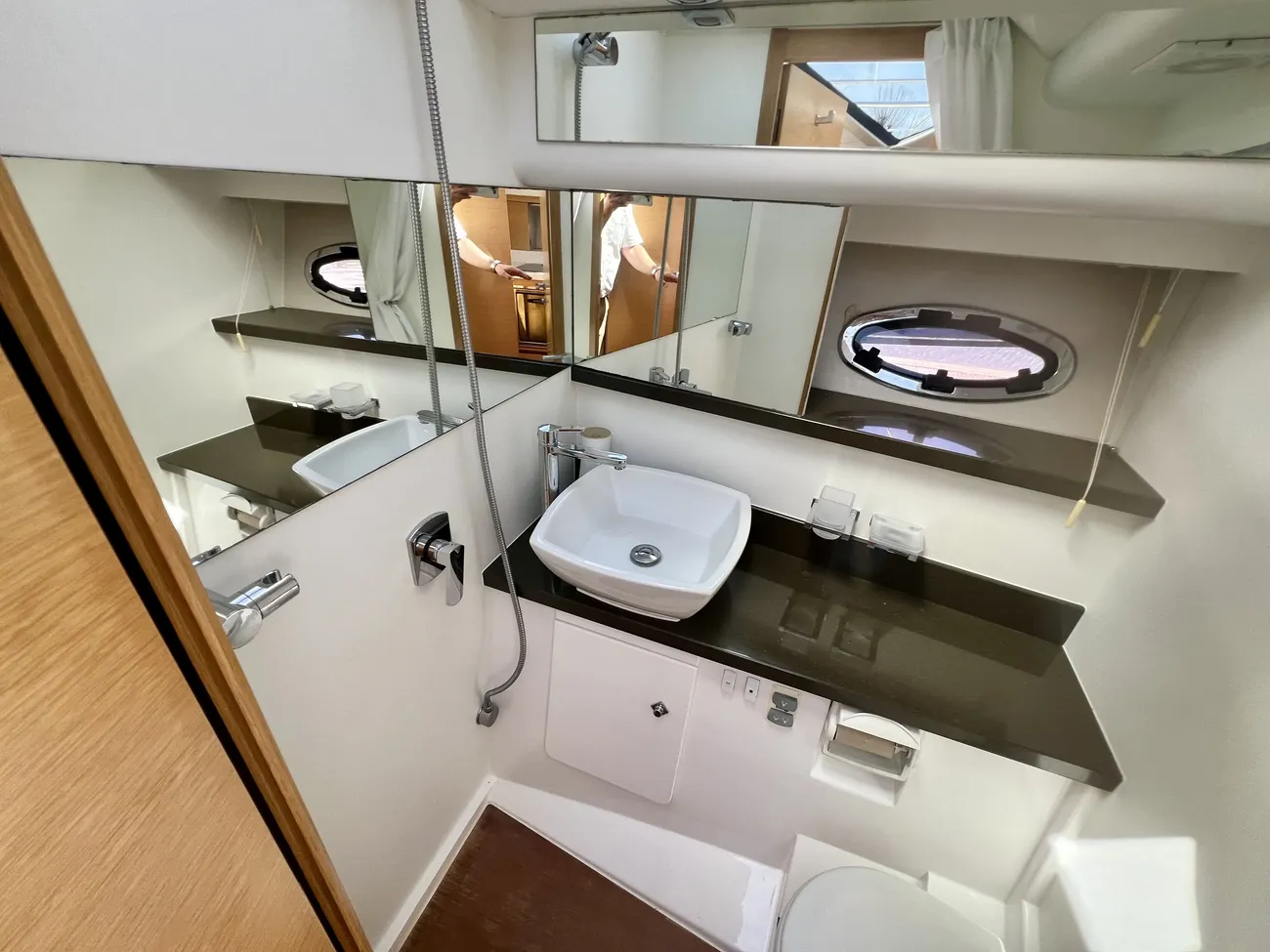 2012 Broom 370 image 26