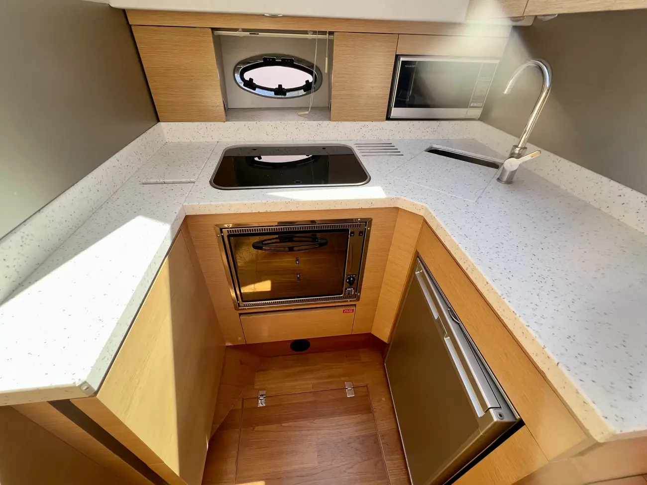 2012 Broom 370 image 27
