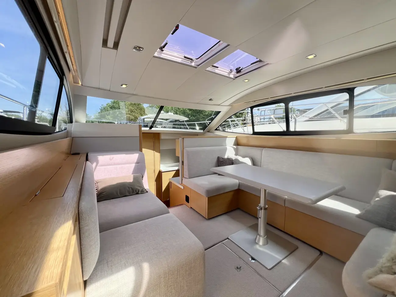 2012 Broom 370 image 5