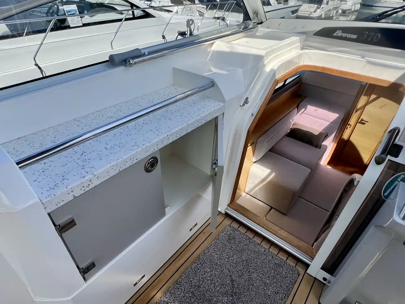 2012 Broom 370 image 18