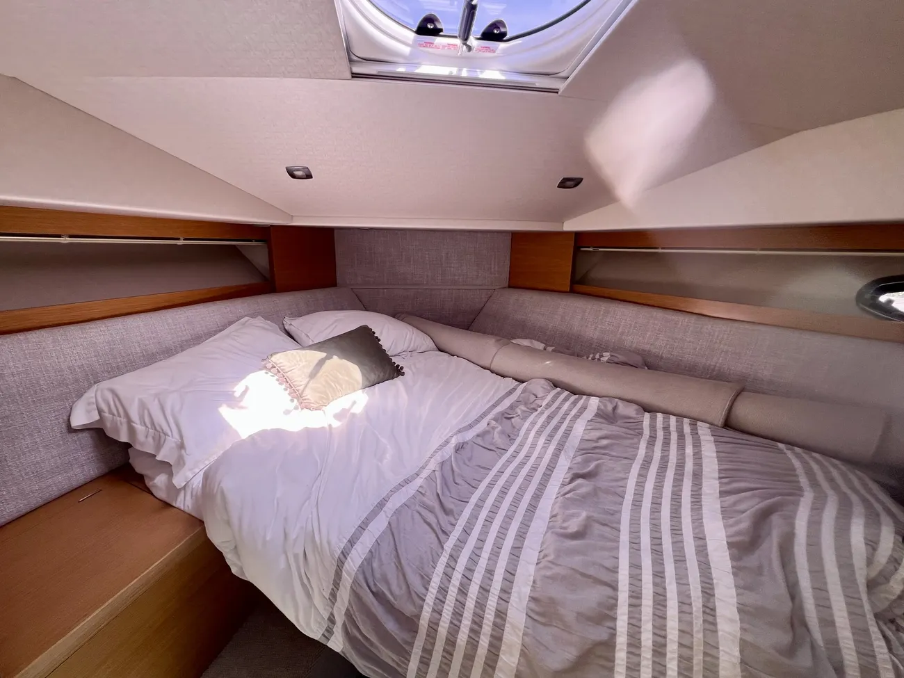 2012 Broom 370 image 25