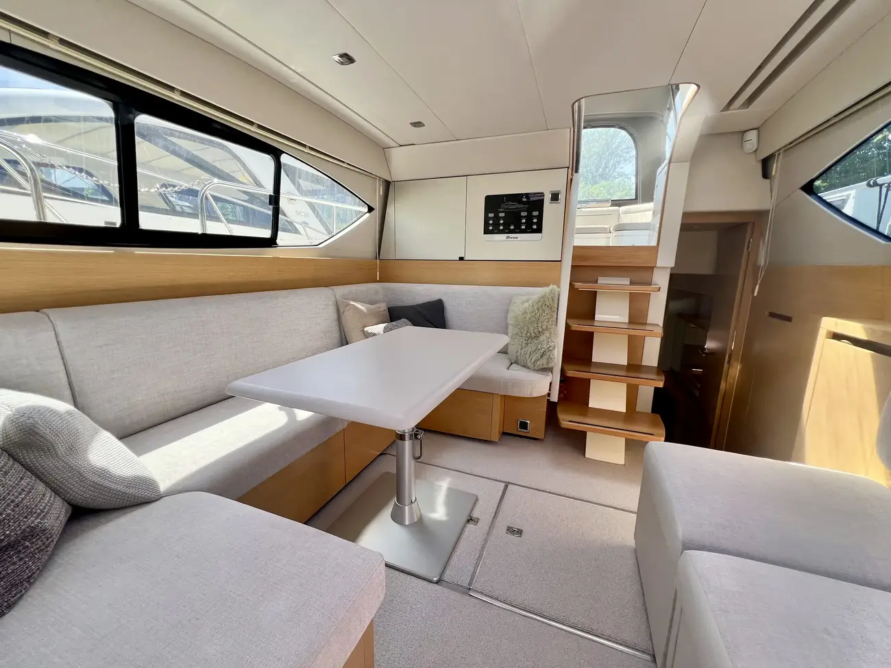 2012 Broom 370 image 28