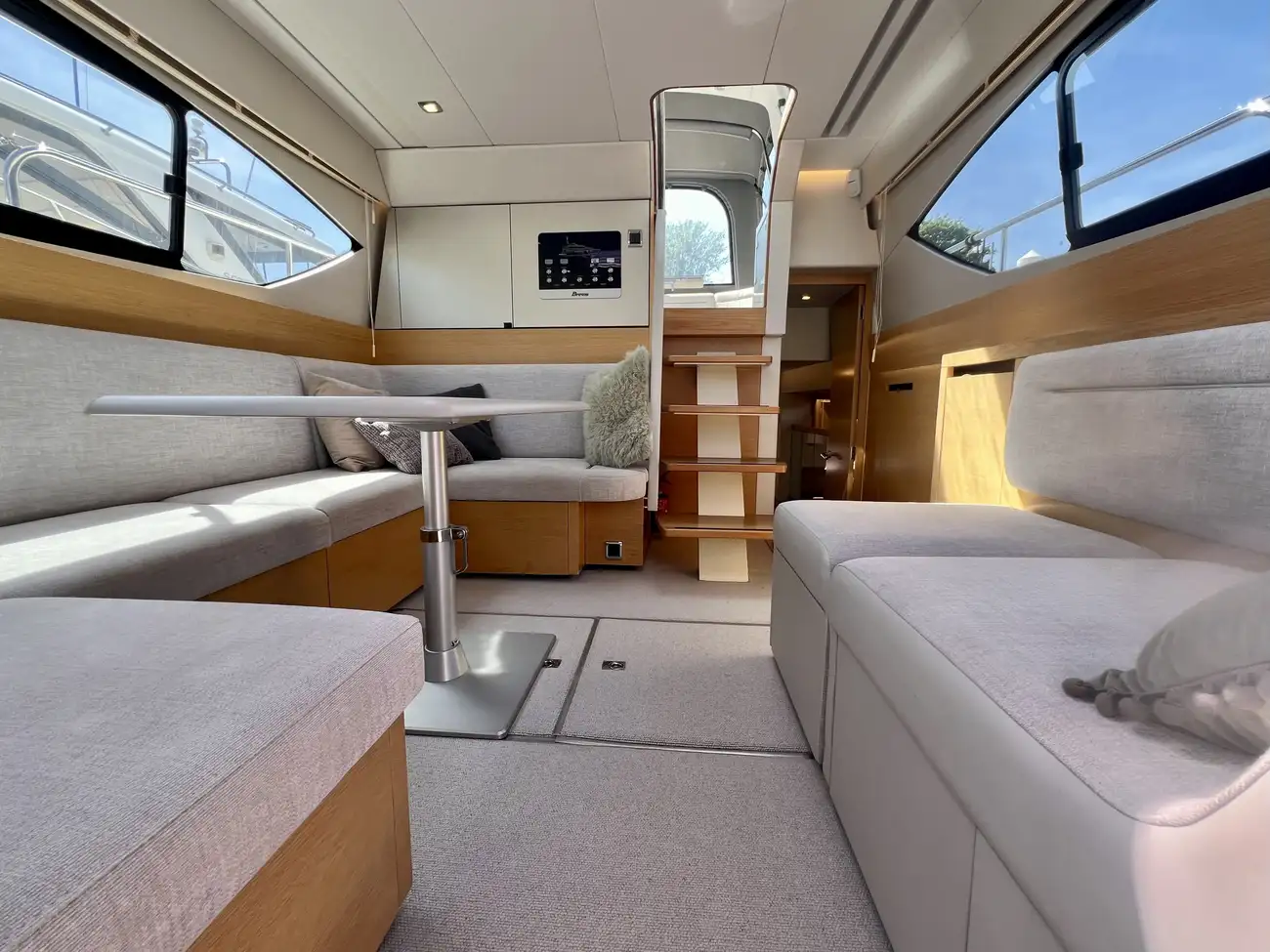 2012 Broom 370 image 7
