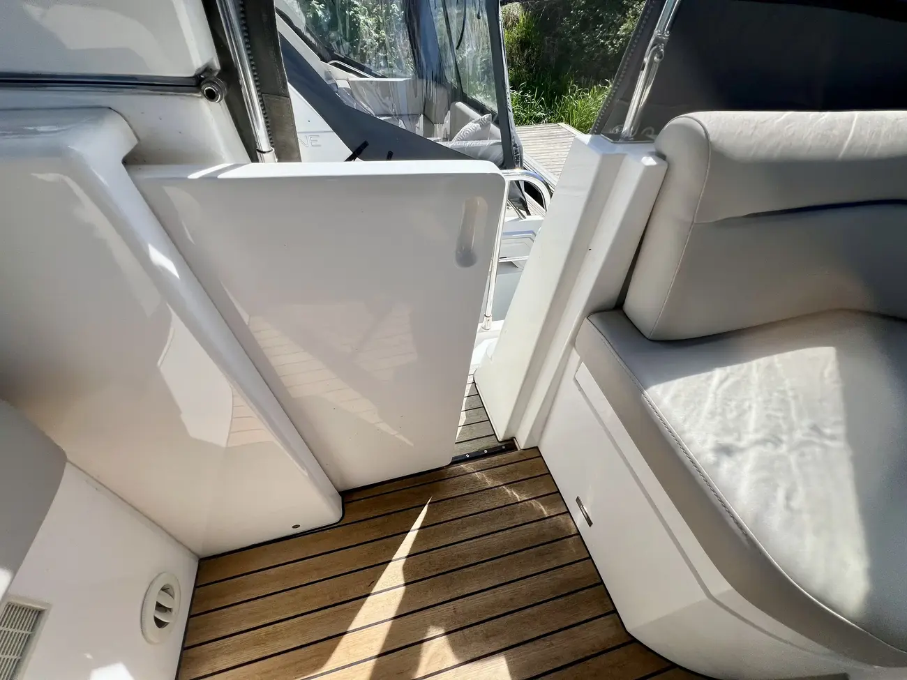 2012 Broom 370 image 17