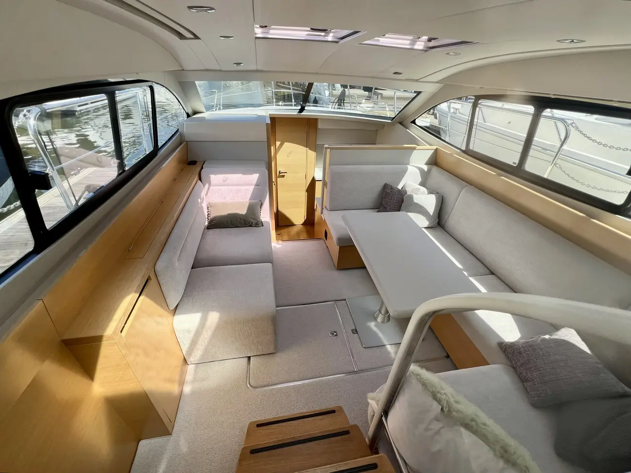 2012 Broom 370 image 23