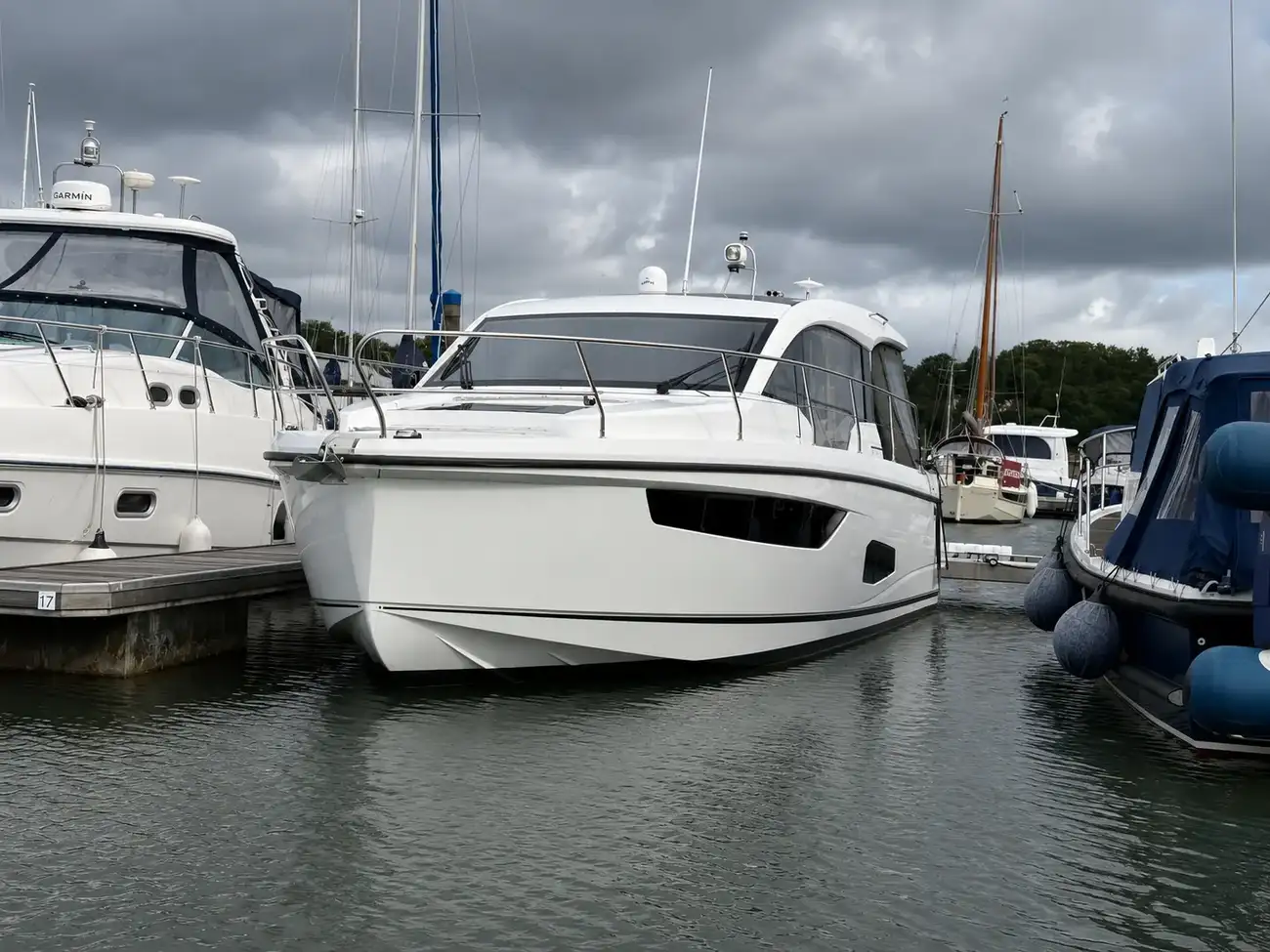 2018 Sealine C330 image 11