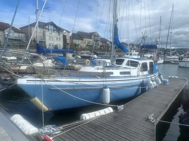 1993 Trident Marine Voyager 35