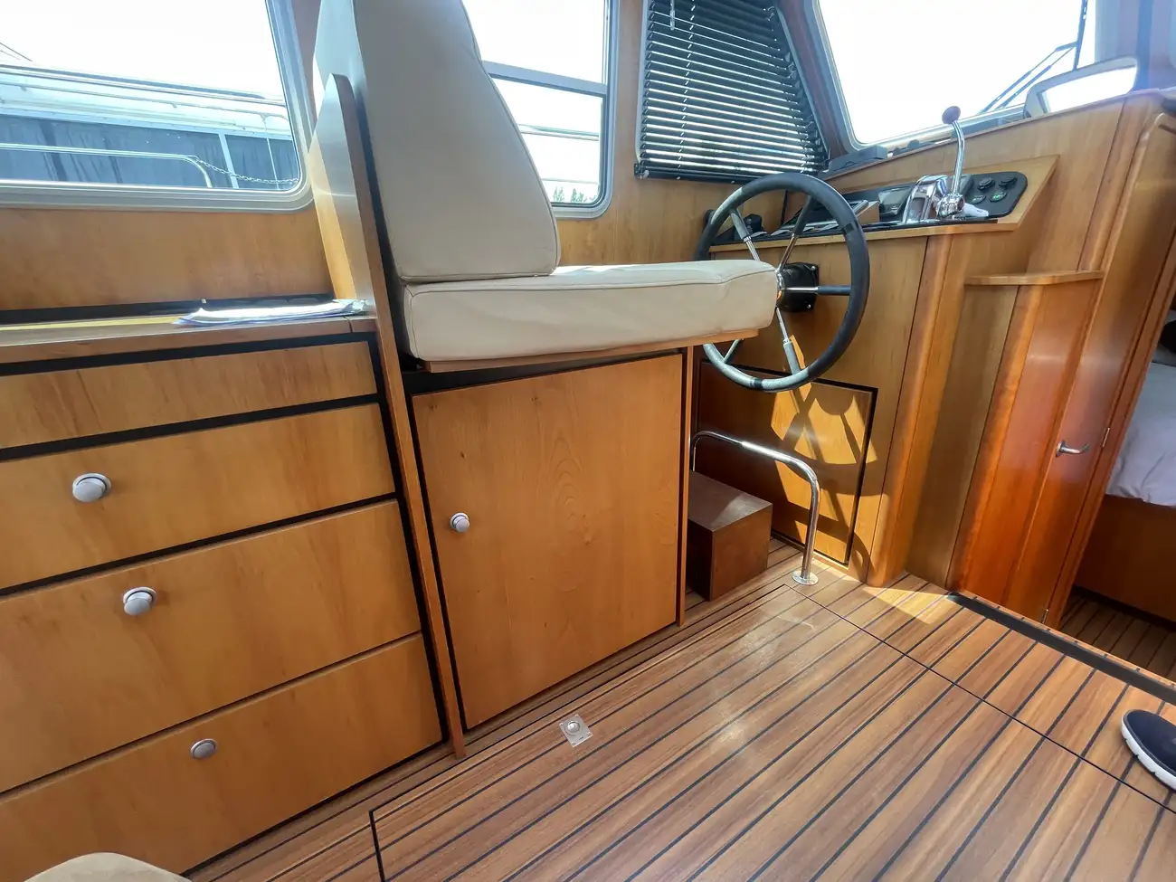 LINSSEN 29.9 SEDAN 2008