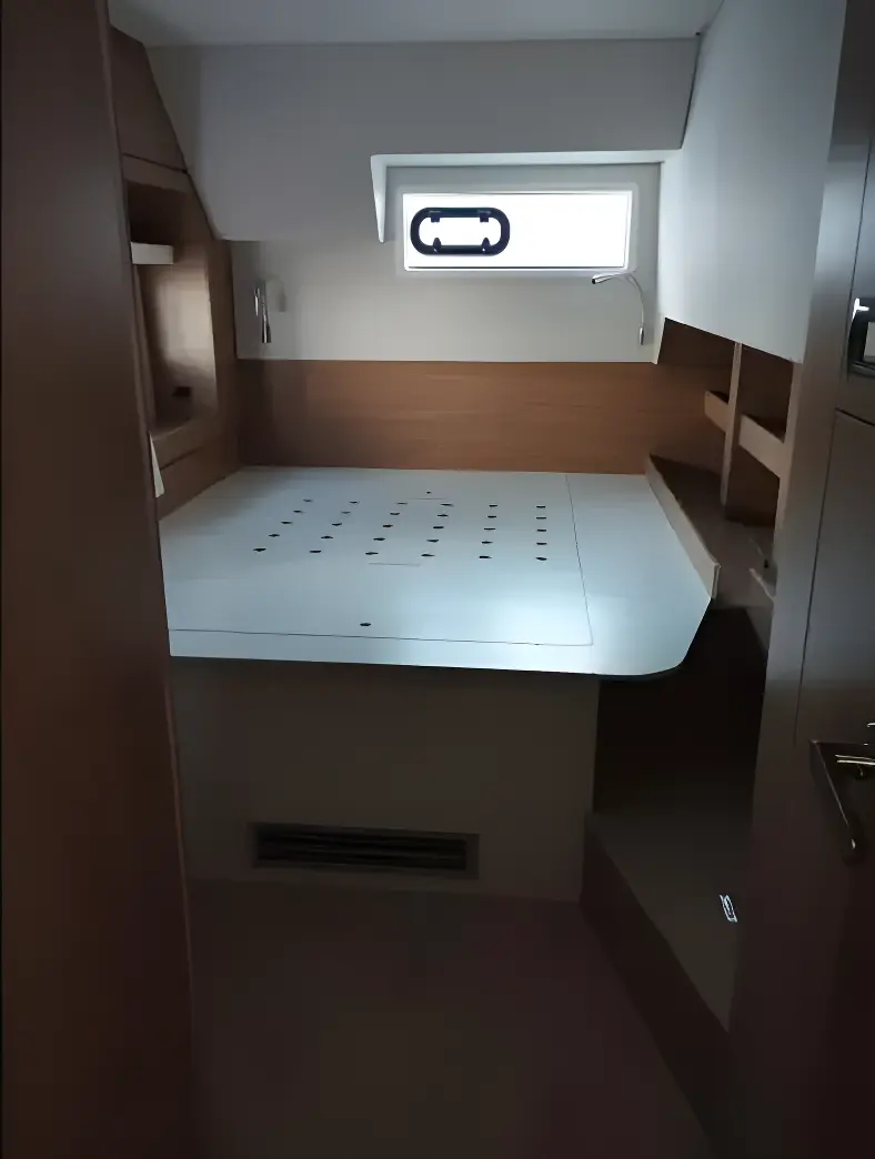 https://www.rightboat.com/boat_images/image_31210595/compressed_c99d38f8bd9948649ca111fb2601416f55c35ab76adb49539aa5e7474ef4a712.webp photo 12