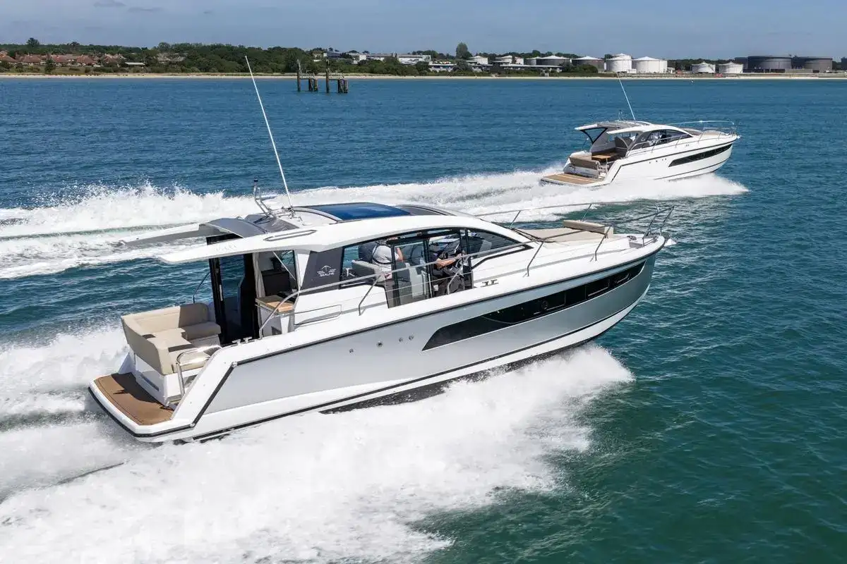 2026 Sealine C335