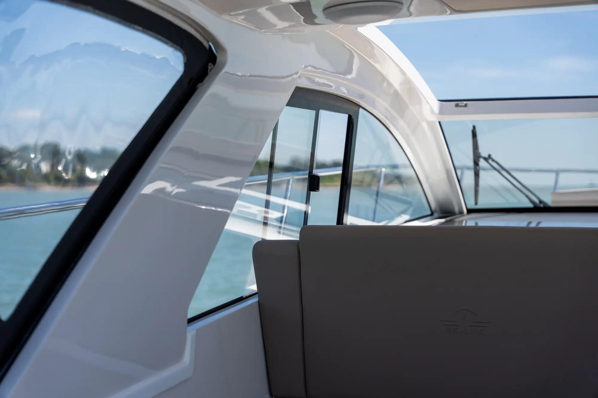 2025 Sealine S335 image 33
