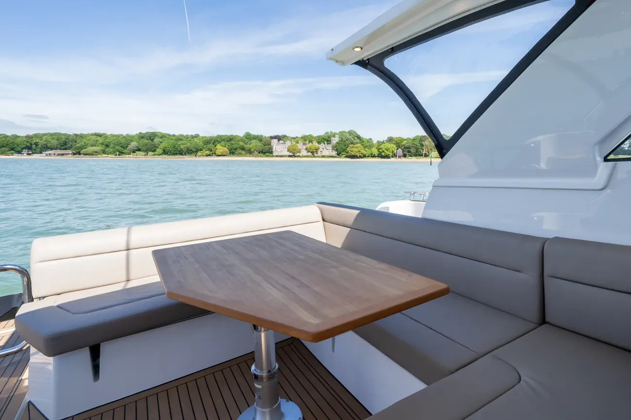 2025 Sealine S335 image 21