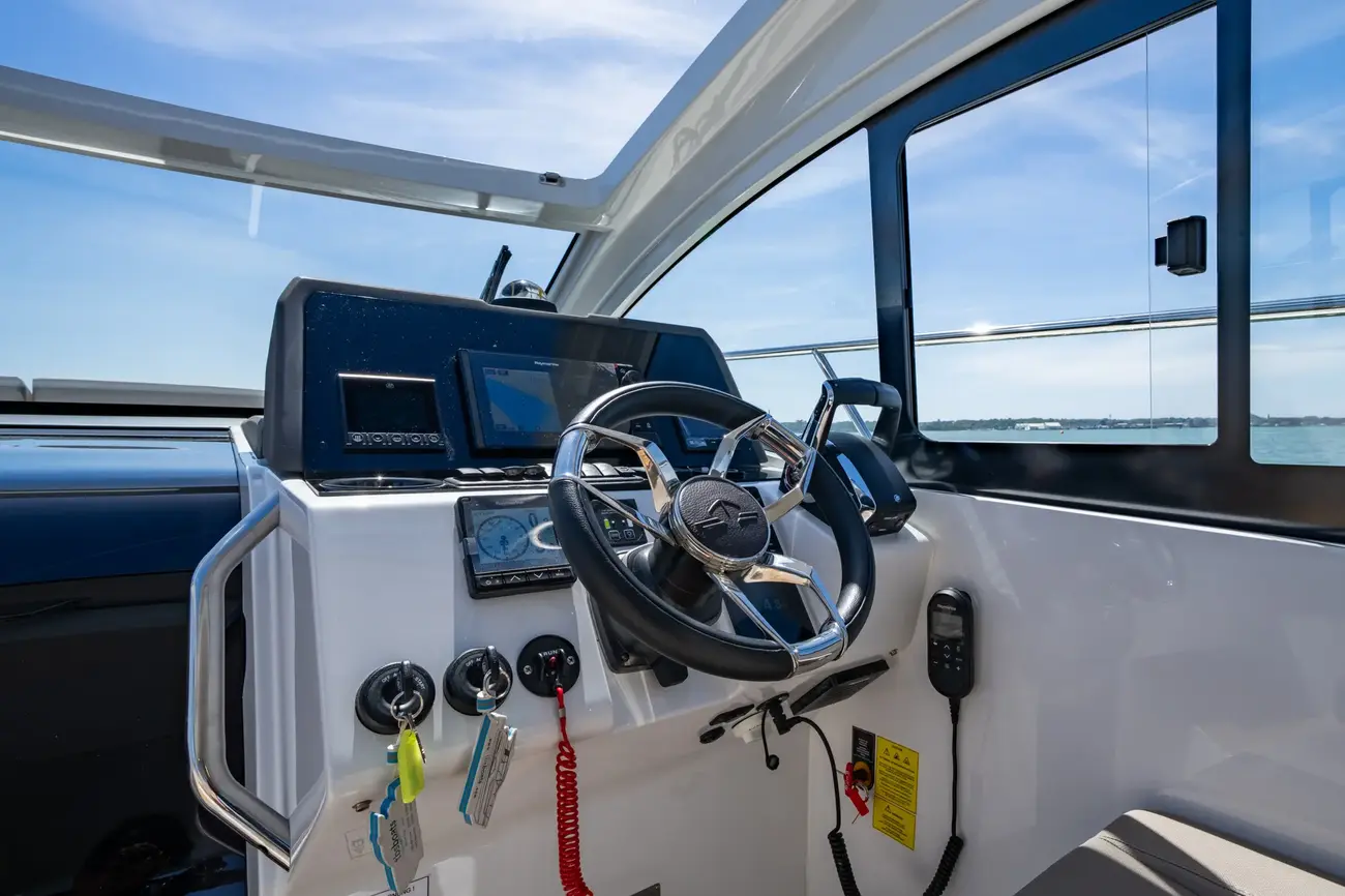 2025 Sealine S335 image 18