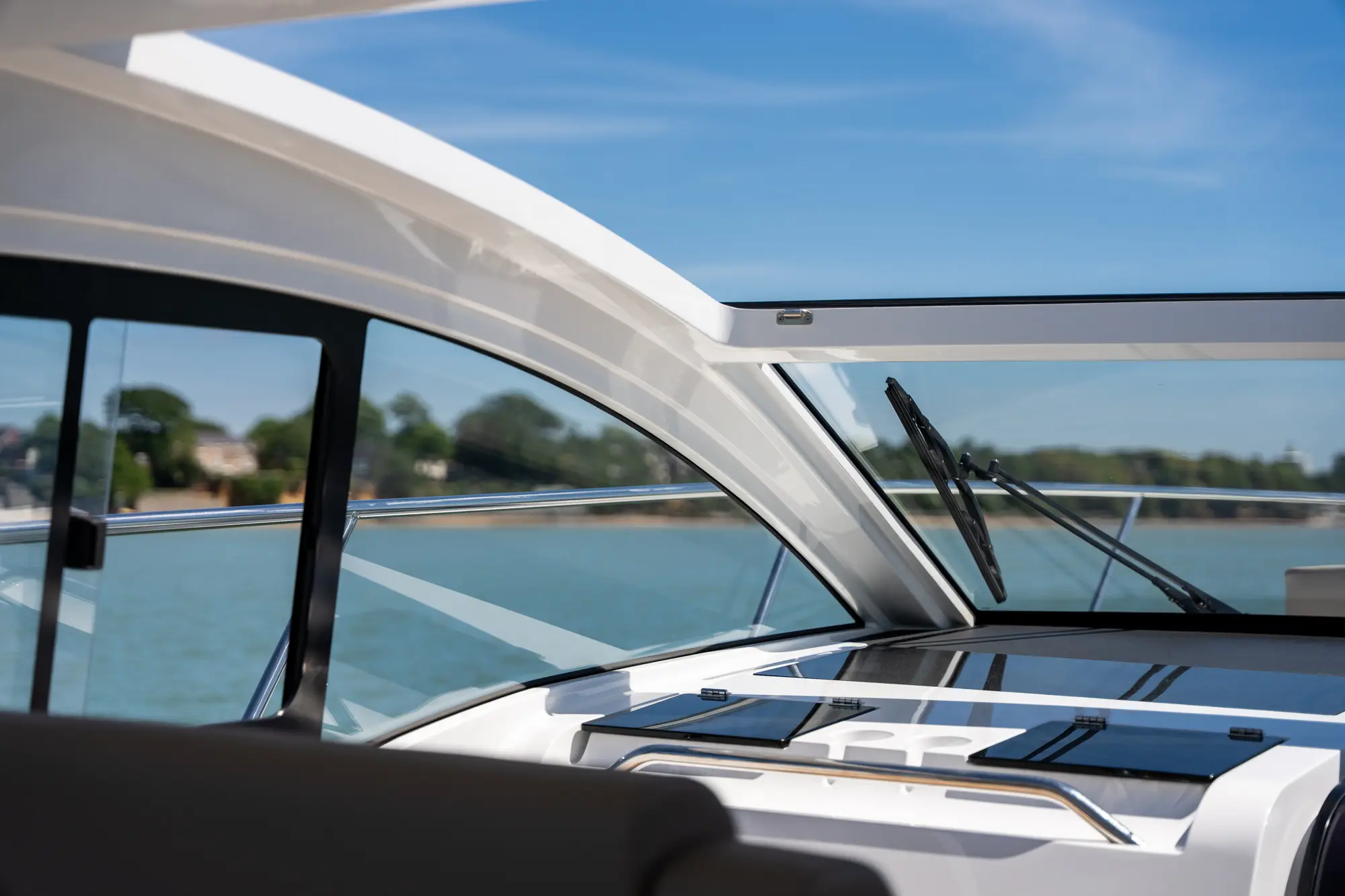 2025 Sealine S335 image 31