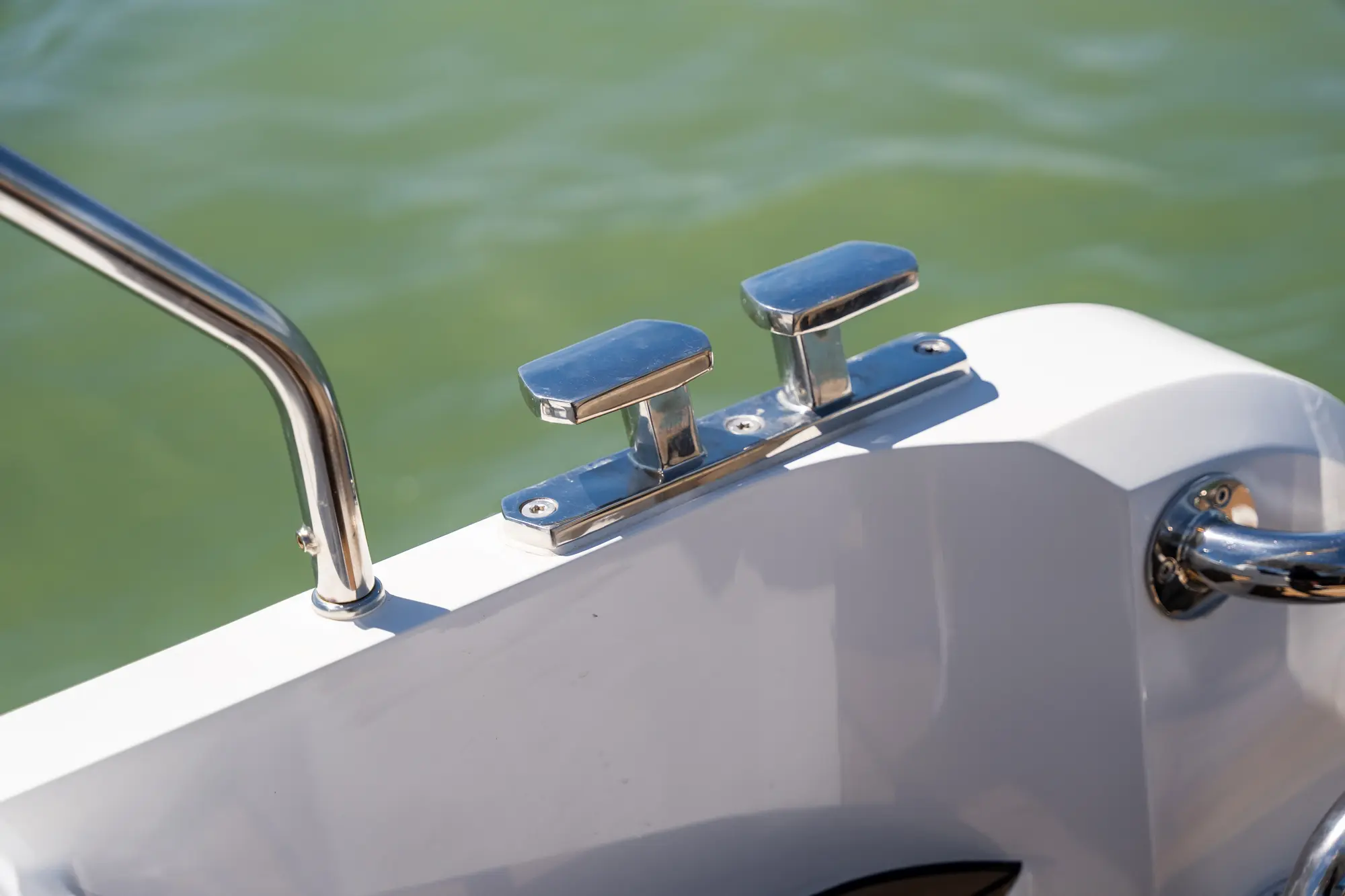 2025 Sealine S335 image 2