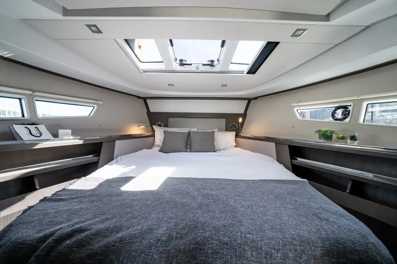 2025 Sealine S335 image 26