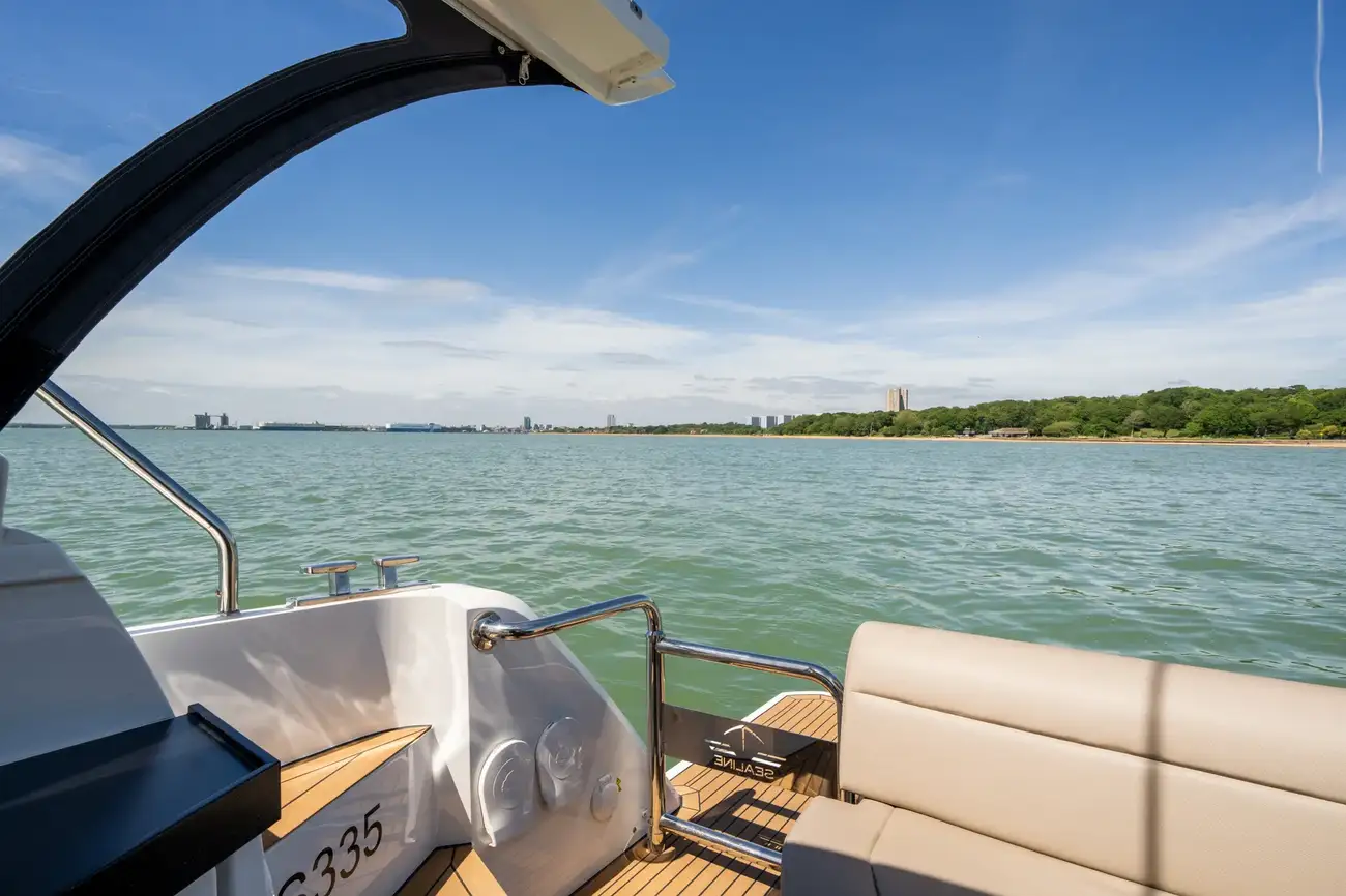 2025 Sealine S335 image 35