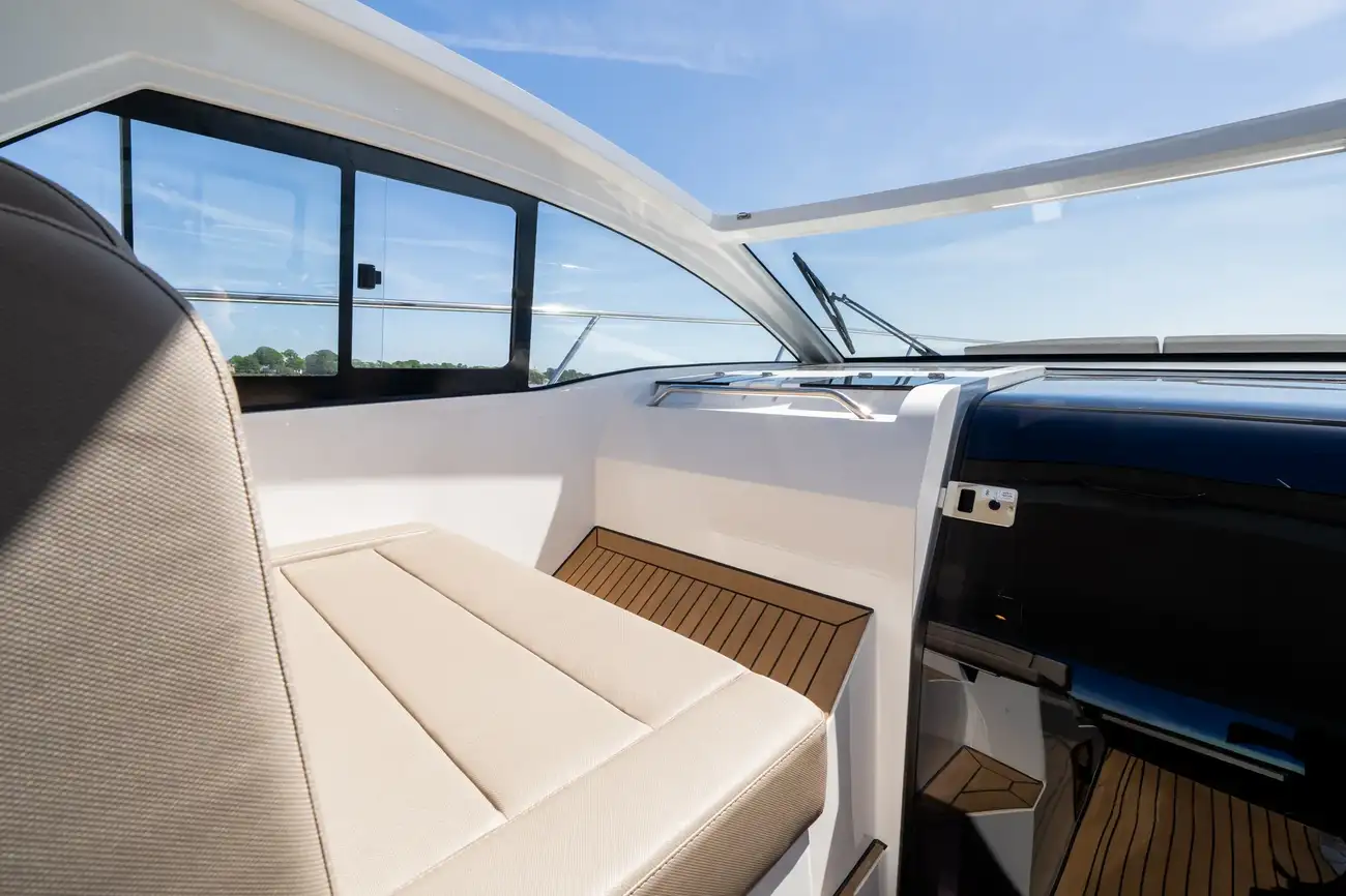 2025 Sealine S335 image 22