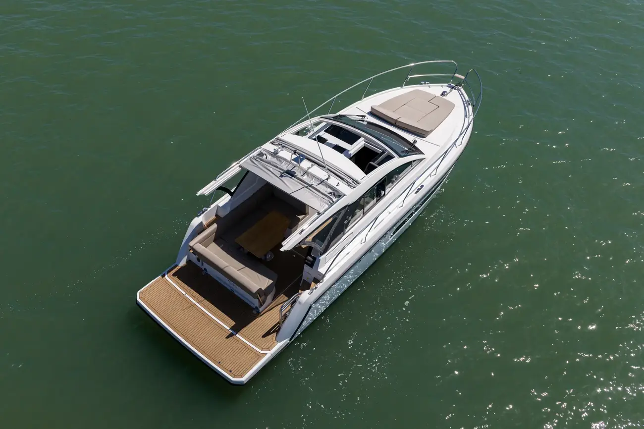 2025 Sealine S335 image 16