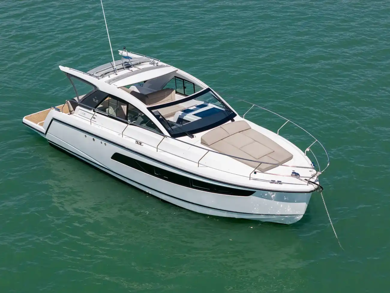 2025 Sealine S335 image 6