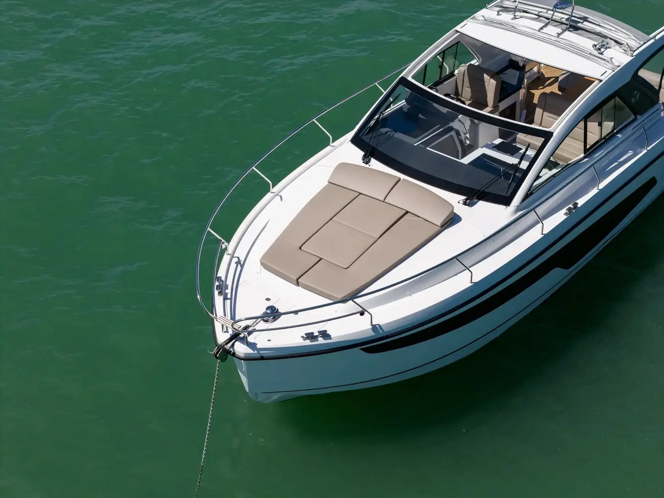 2025 Sealine S335 image 9