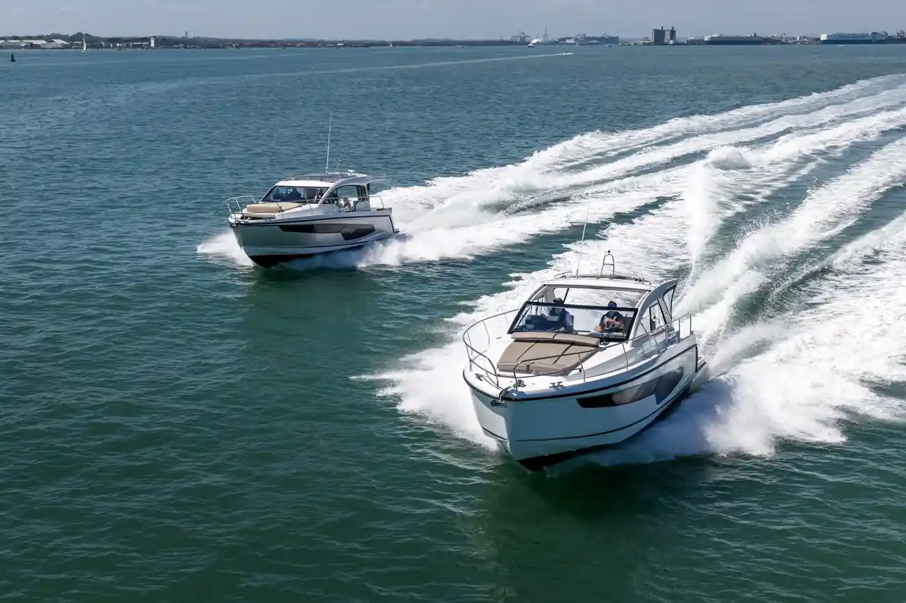 2025 Sealine S335 image 10