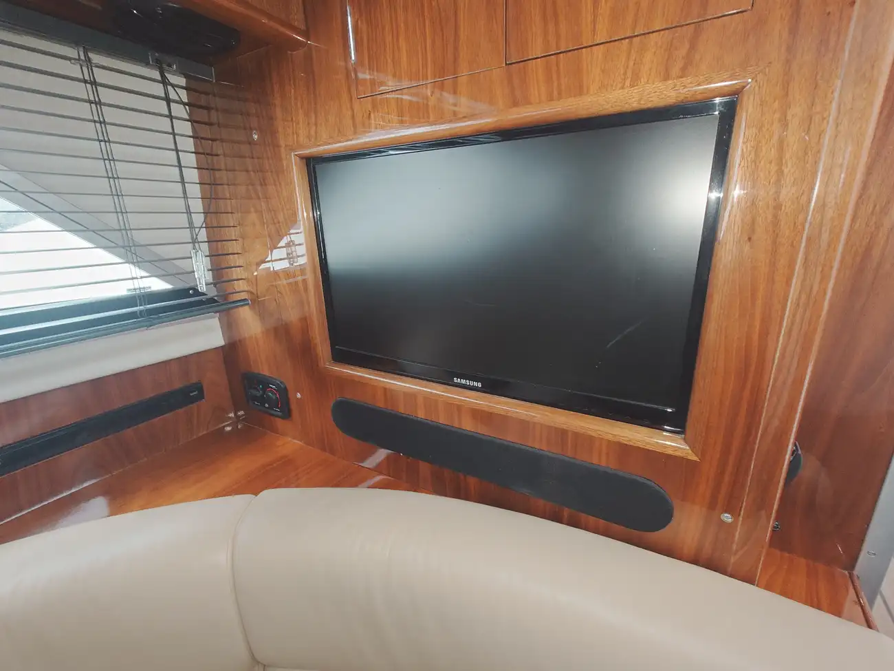 SHEERLINE 955 AFT COCKPIT TRI CAB 2013