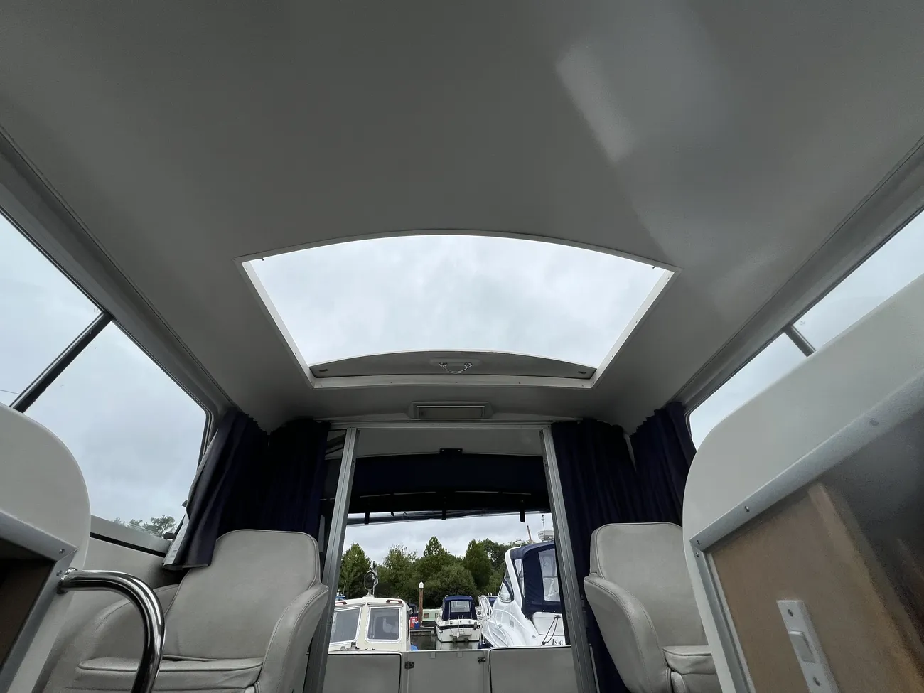 1995 Broom Ocean 29 Hard Top image 3