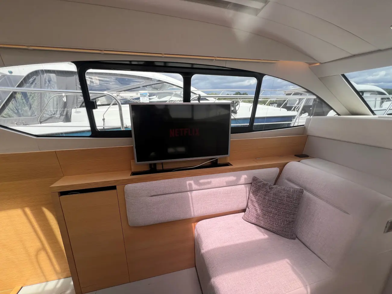 2012 Broom 370 image 2