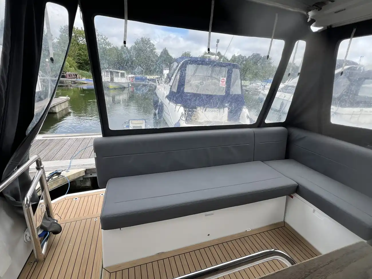 2017 Sealine C330 image 15