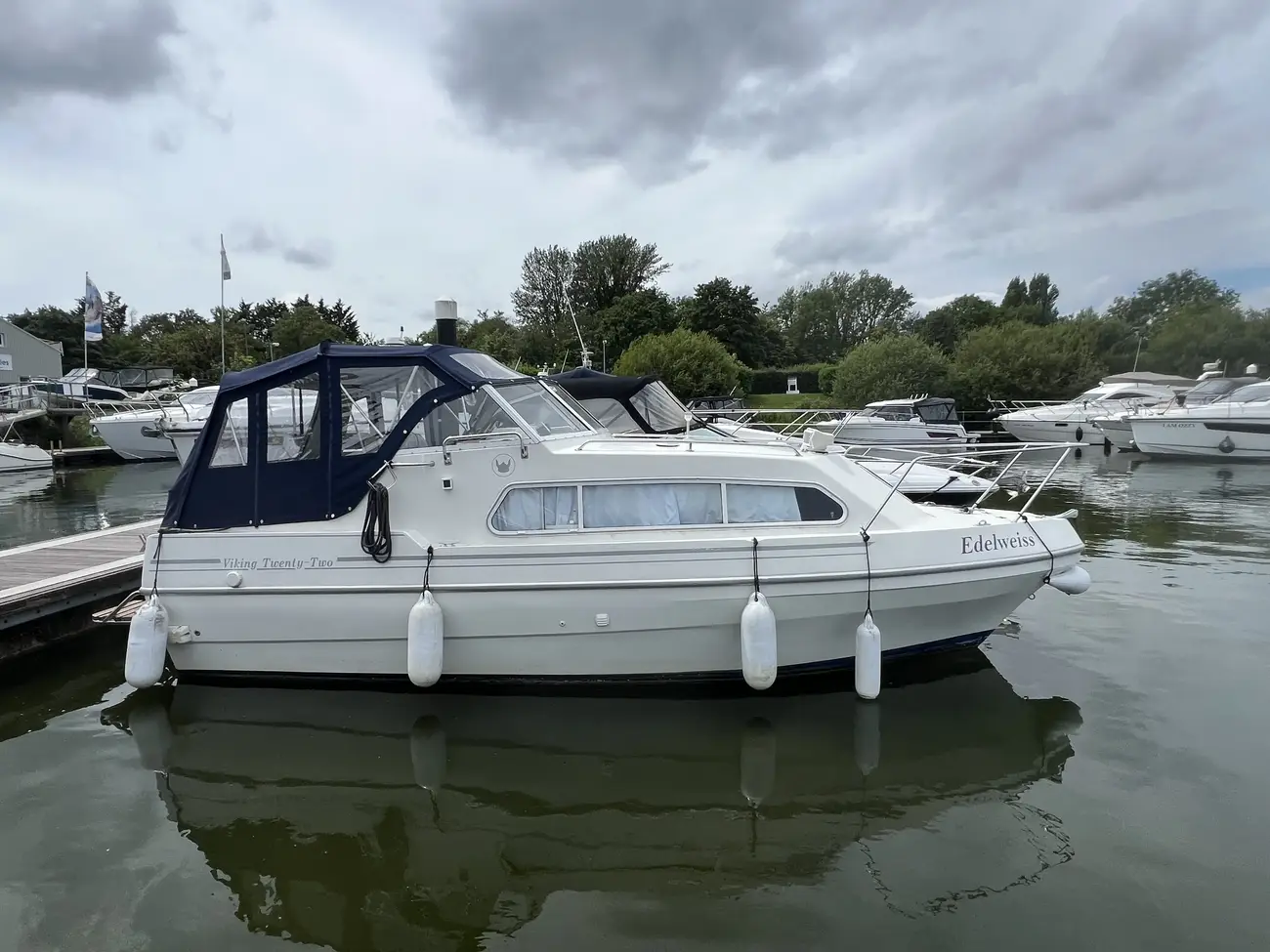 2003 Viking 22 Widebeam image 11