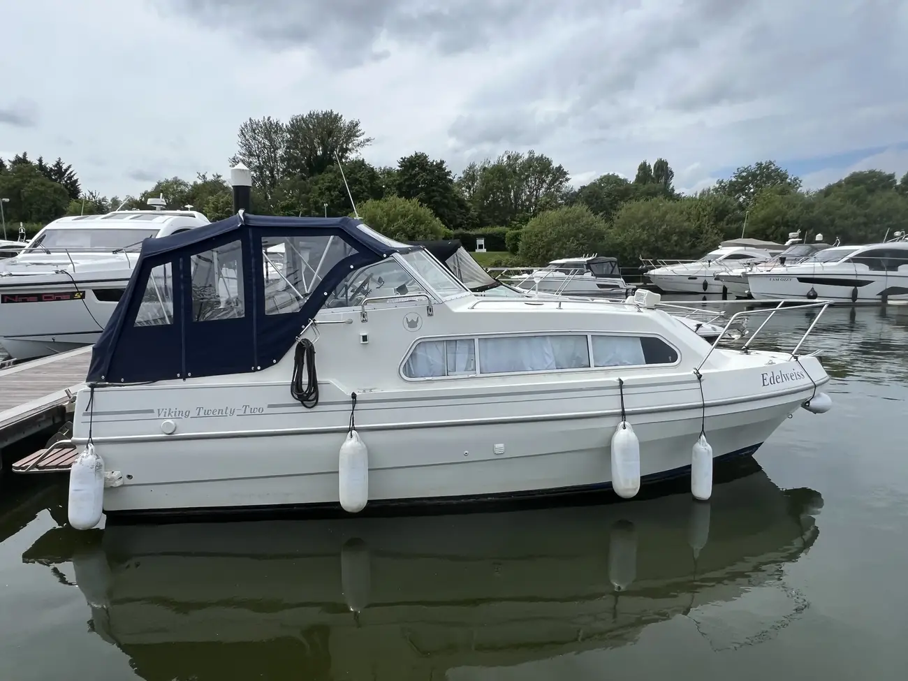 2003 Viking 22 Widebeam image 12