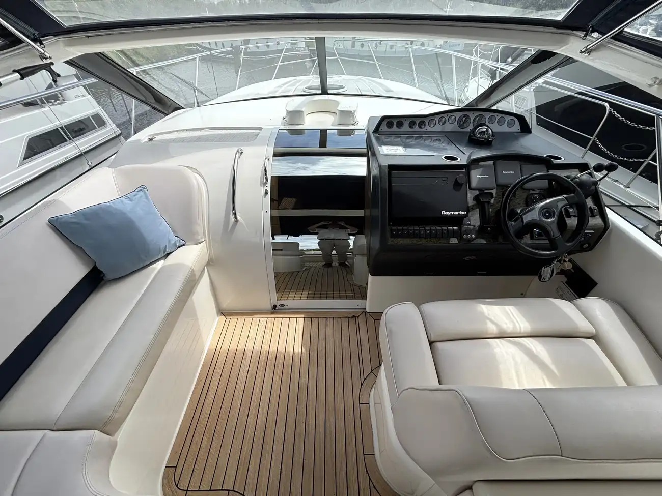 2007 Princess V42 image 18