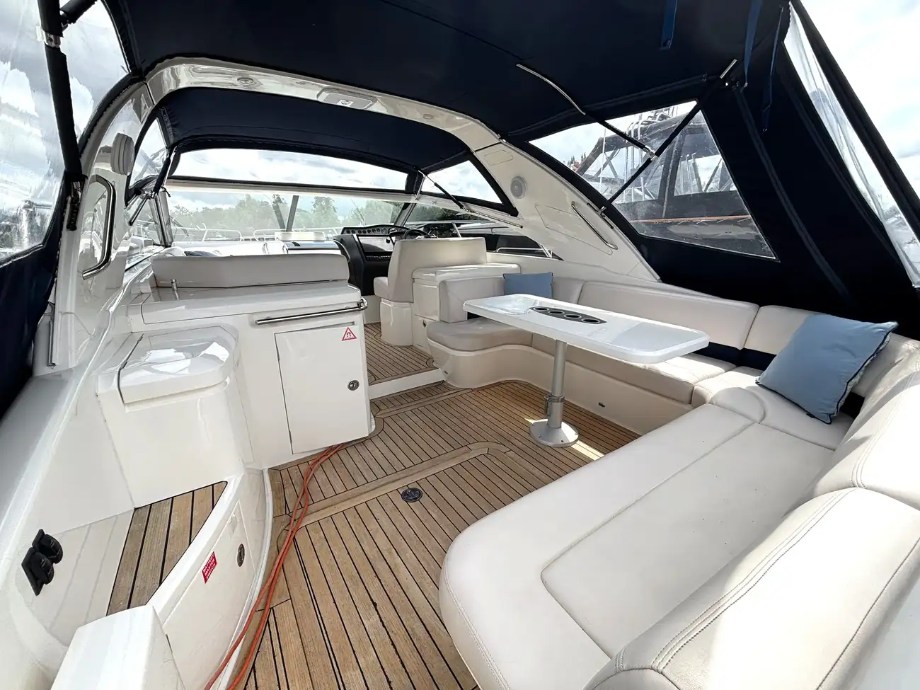 2007 Princess V42 image 13