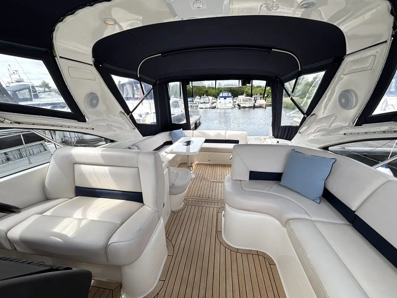 2007 Princess V42 image 14
