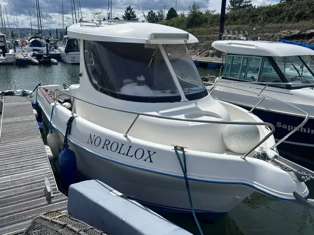 2005 Quicksilver 630 SD Pilothouse