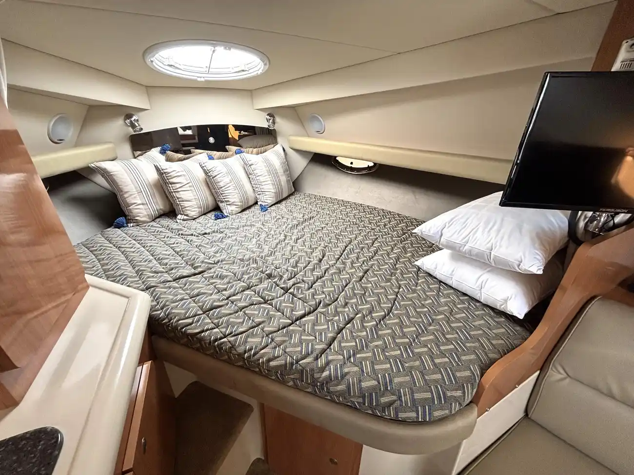 2007 Cruisers Yachts 300 CXI image 4