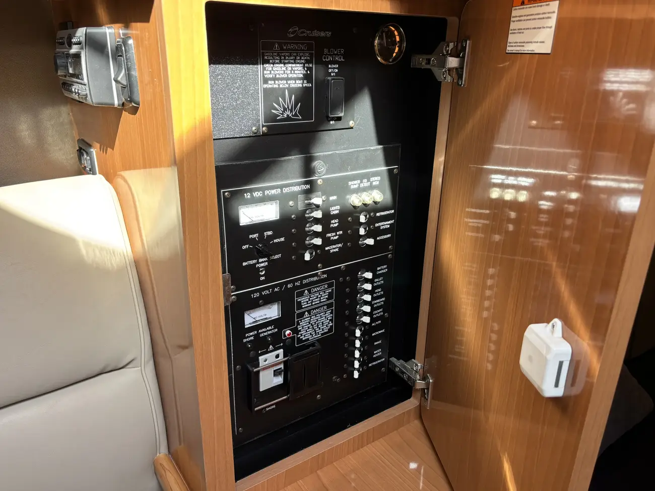 2007 Cruisers Yachts 300 CXI image 8