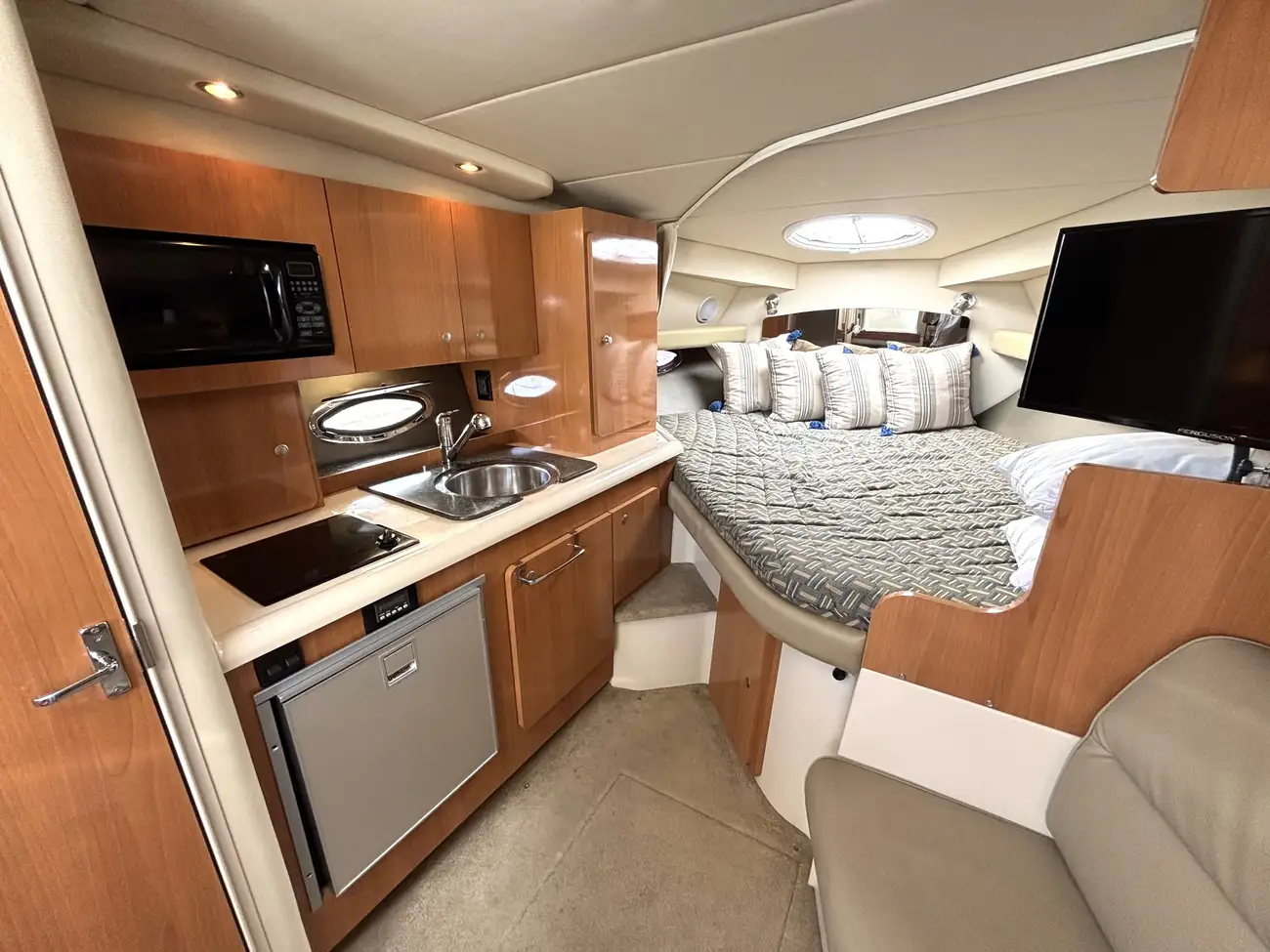 2007 Cruisers Yachts 300 CXI image 21