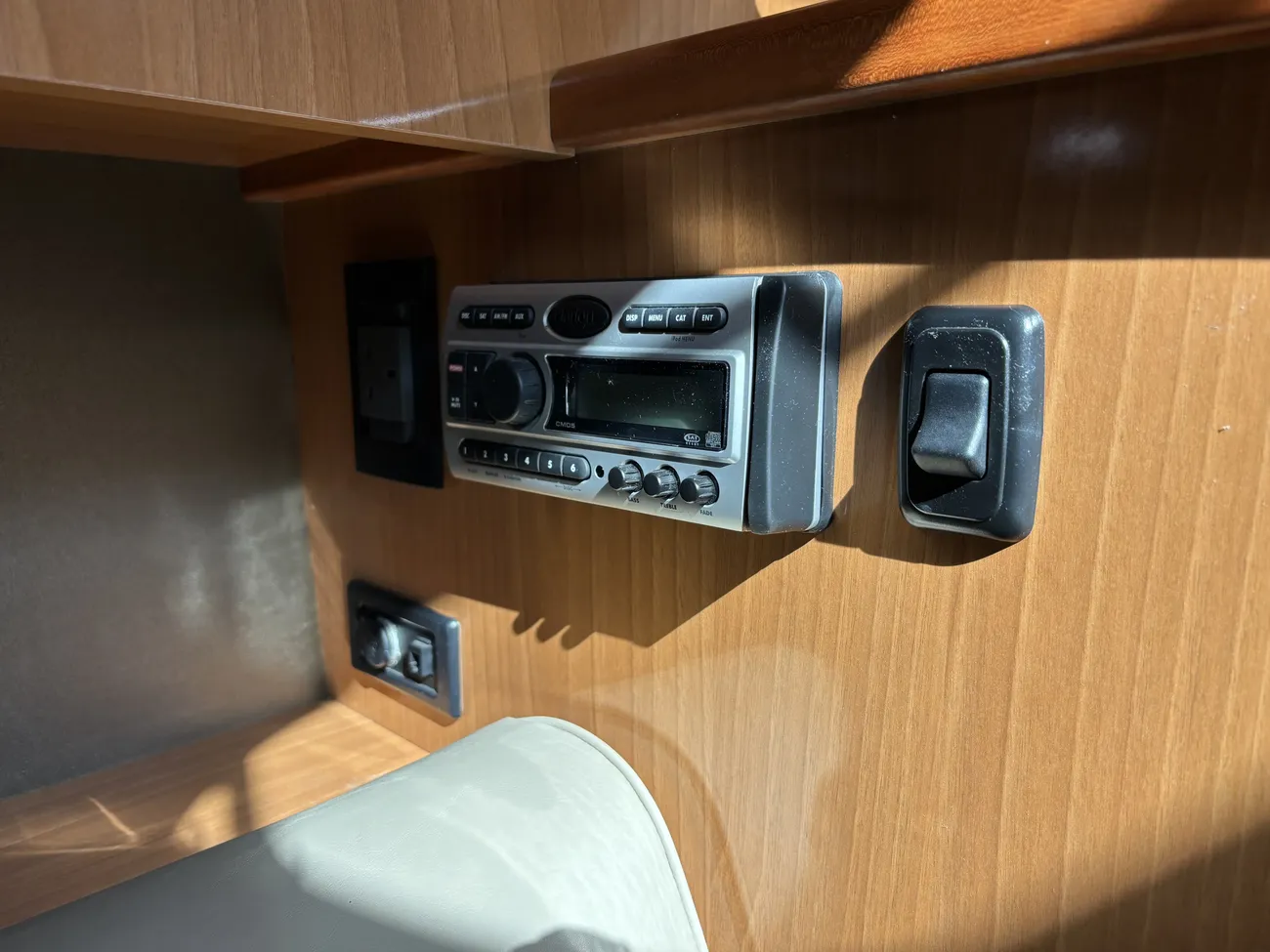 2007 Cruisers Yachts 300 CXI image 9