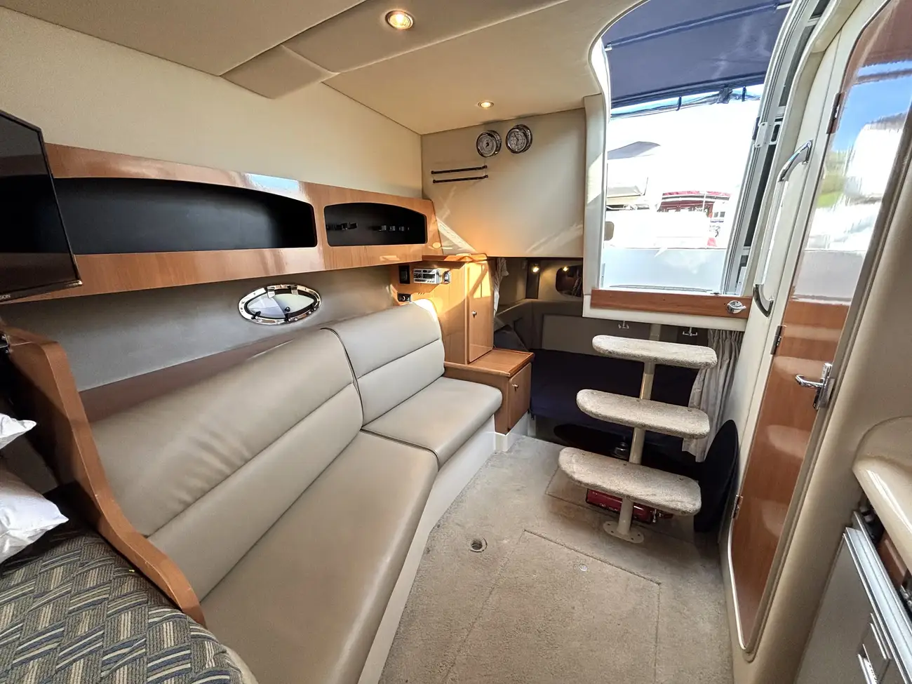 2007 Cruisers Yachts 300 CXI image 3