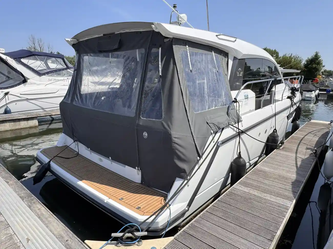 2017 Sealine C330 image 12